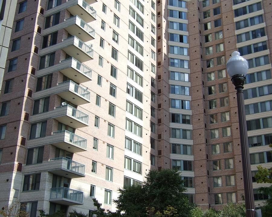 1st image of 851 N Glebe Rd APT 719