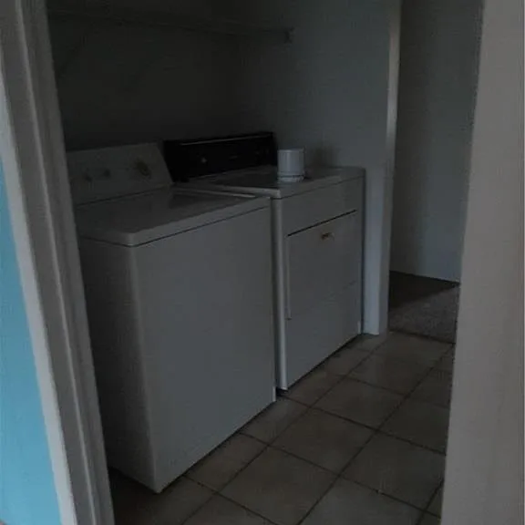 709 Line St #B — Photo 5