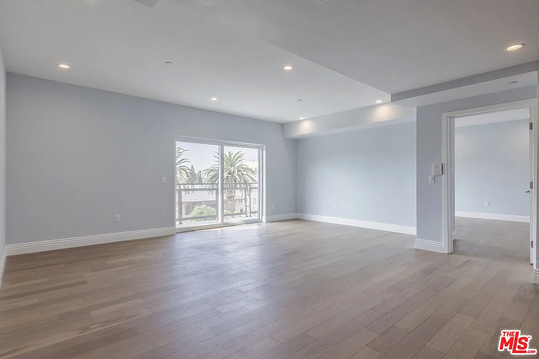 2 bed, 2.0 bath, 1330 sqft, $3,495 — Photo 3