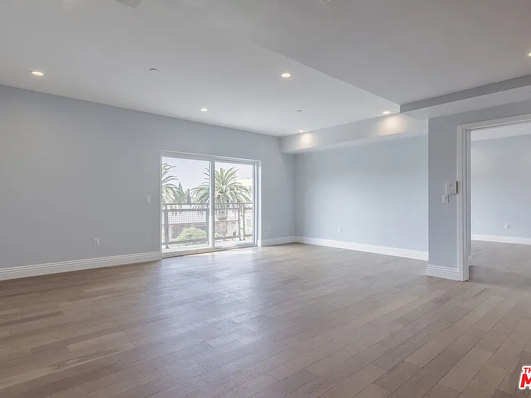 2939 W Leeward Ave #401 — Photo 3