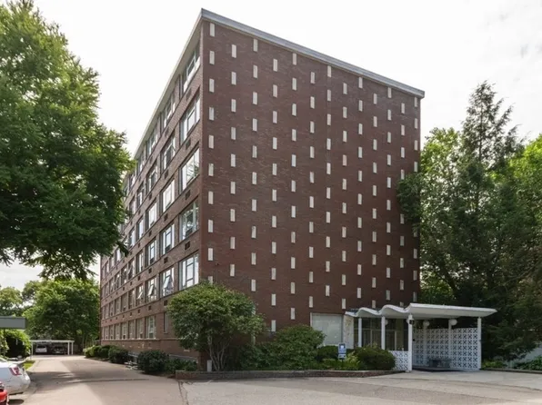 2 Hammond Pond Pkwy APT 402, Newton, MA 02467