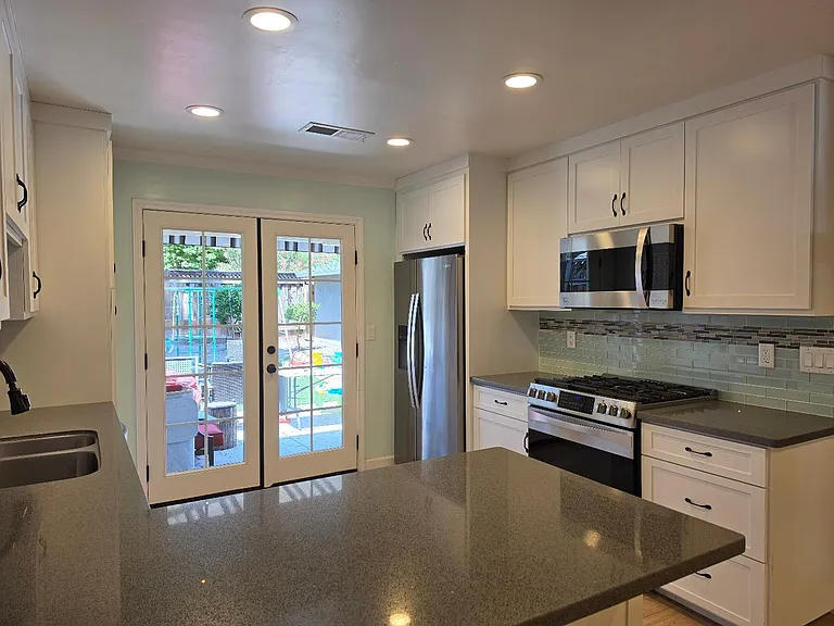 653 N Daniel Way — Photo 13