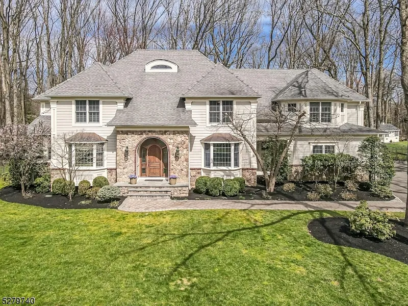 23 Highlander Dr photo 1