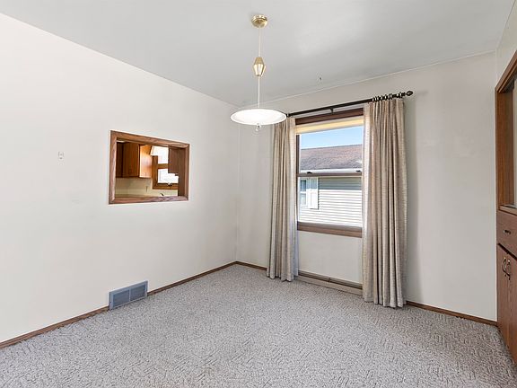 5th image of 421 Manhattan St