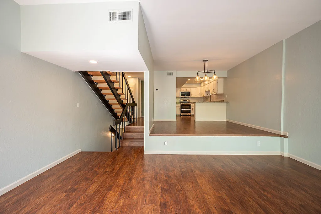 2 bed, 2.5 bath, 1785 sqft, $3,750 — Photo 2