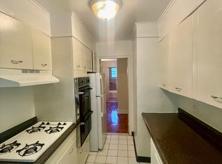 192-50 71st Cres #C, Fresh Meadows, NY 11365