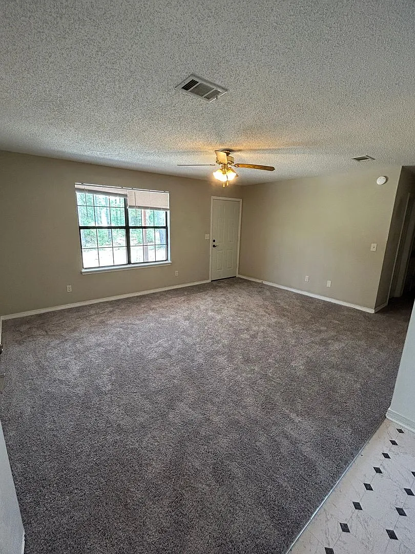 3 Bedroom plus Bonus Room Home on 1 Acre Private Lot - No HOA — Photo 3