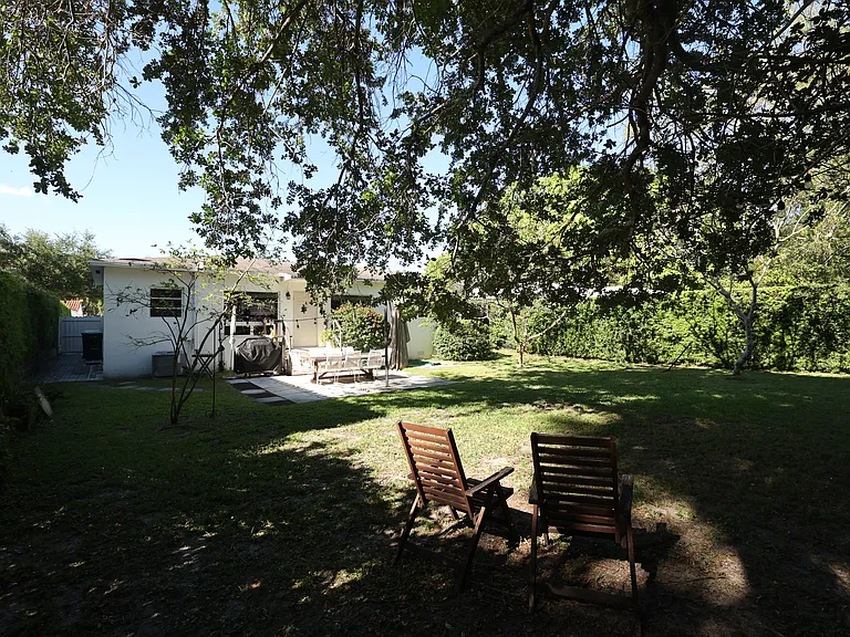 5758 SW 27th St — Photo 31