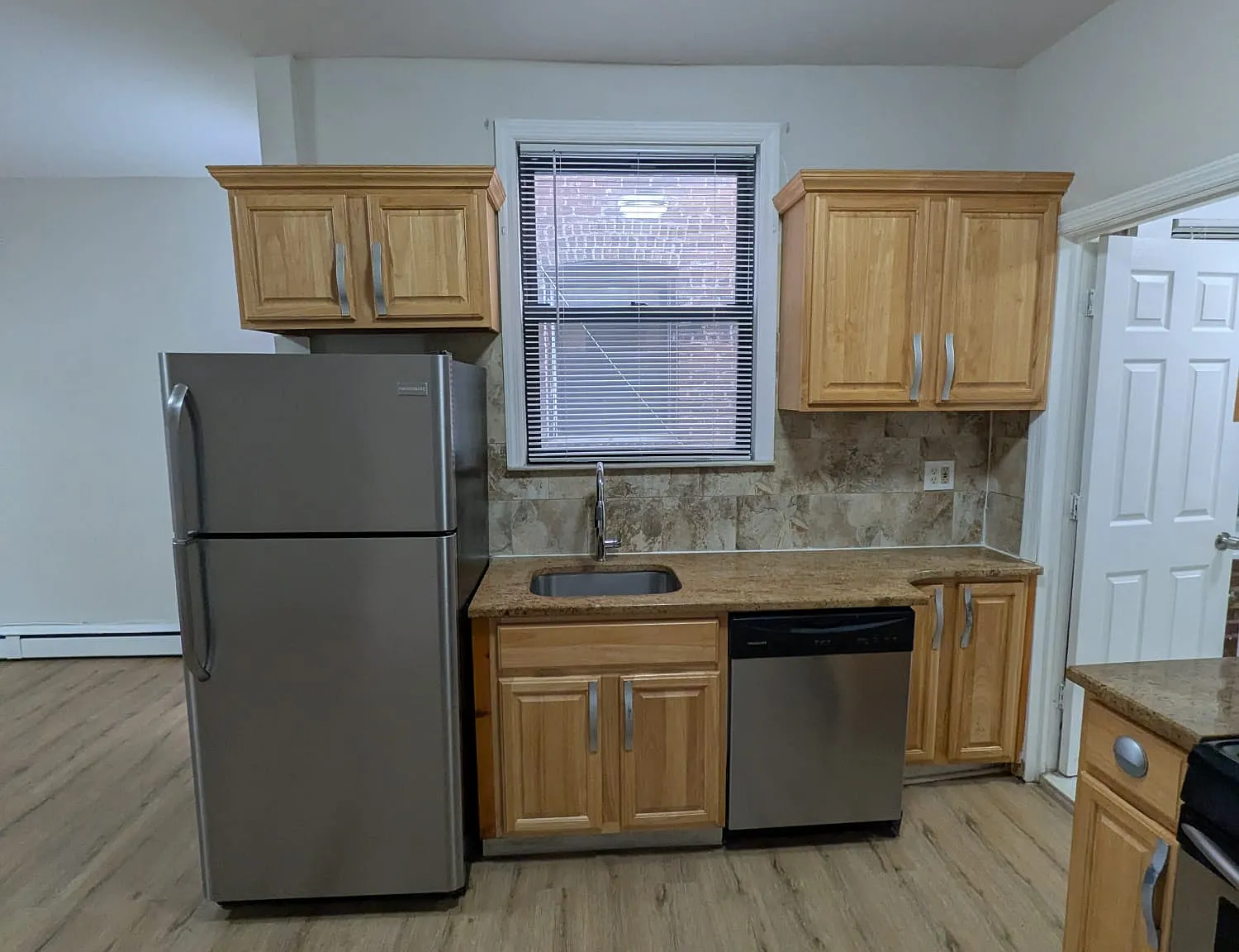 2 bed, 750 sqft, $1,900 — Photo 3