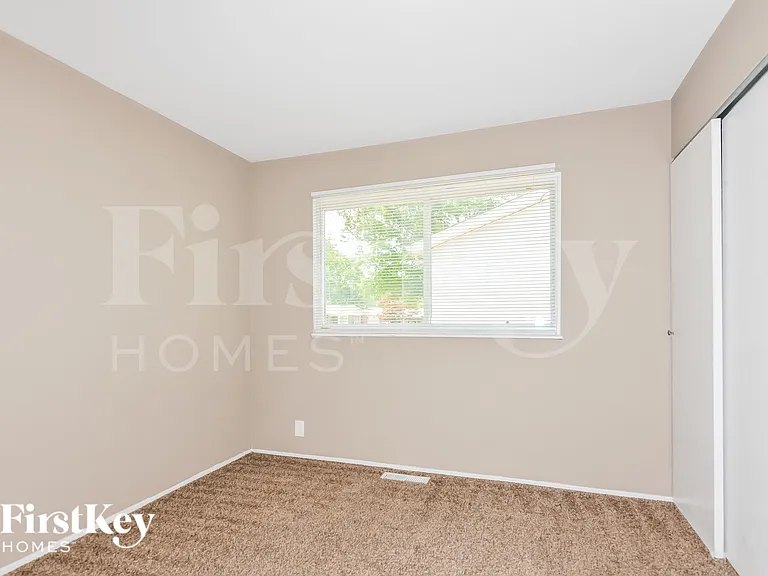 2415 Greenbriar Dr — Photo 12