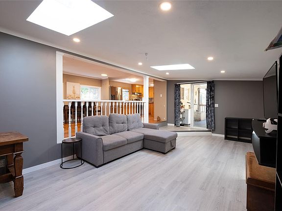 3rd image of 4825 Lambeth Rd