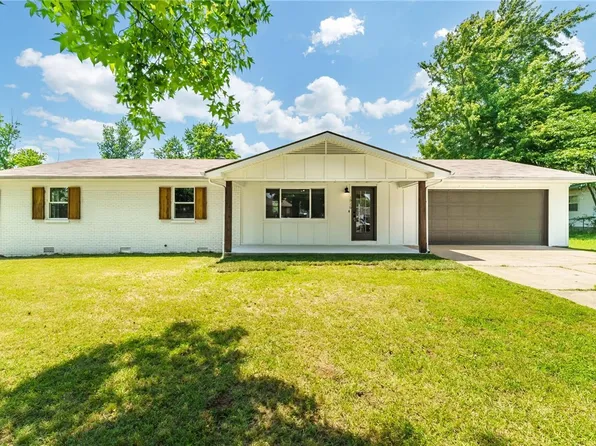 1916 S 12th St, Rogers, AR 72758