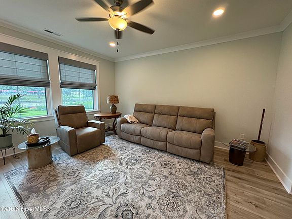 4th image of 107 Star Lake Cir #D