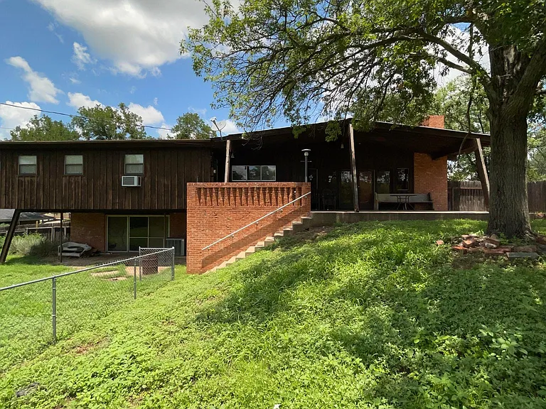 2753 Dena Dr — Photo 14