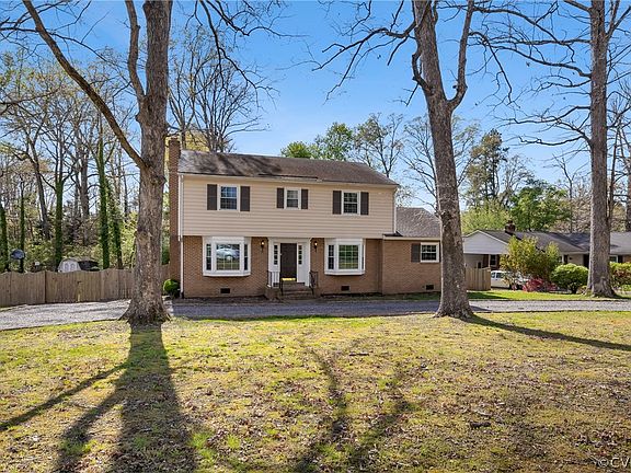 2nd image of 1002 Lakewater Dr