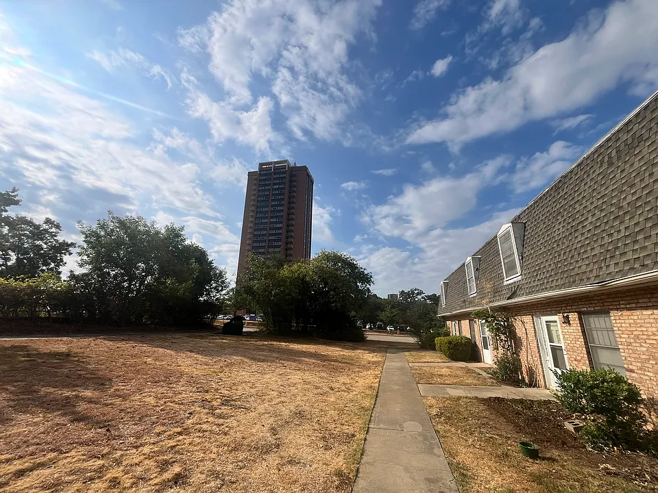 405 E University Dr #4