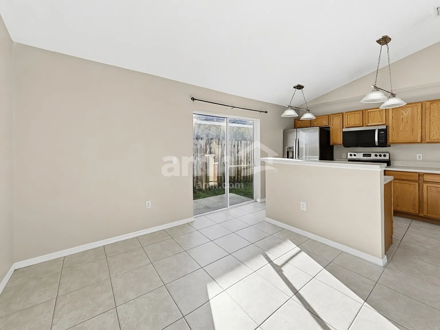 3 bed, 2.0 bath, 1158 sqft, $1,945 — Photo 4