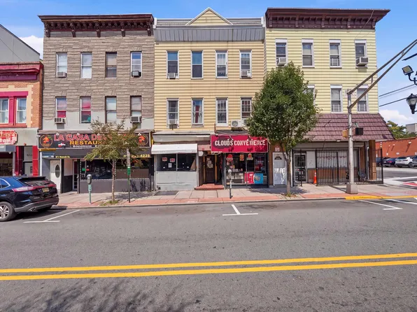 913 Summit Ave, Union City, NJ 07087