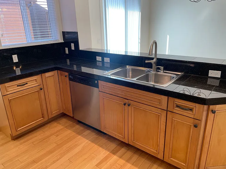 918 SW Vantage Point Way — Photo 8