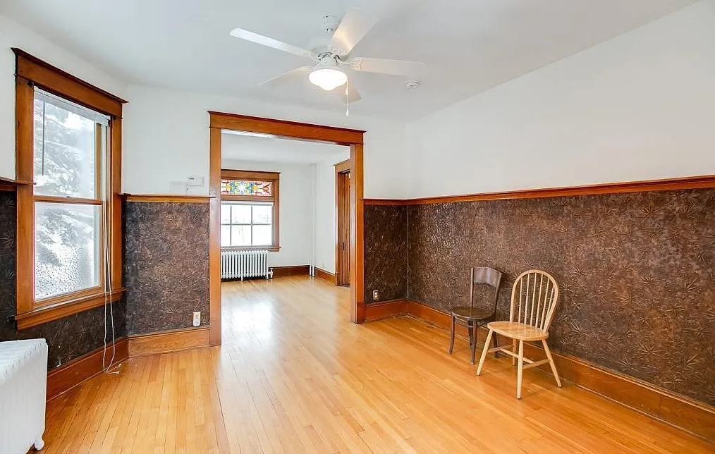 6 bed, 3641 sqft, $3,450 — Photo 2
