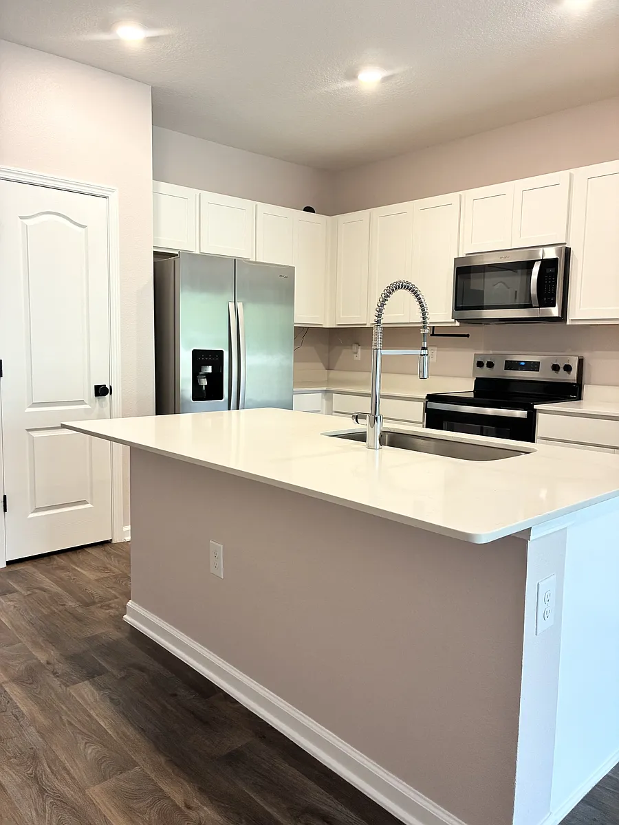 Building Photo - 5983 Ortega Lake Dr #1