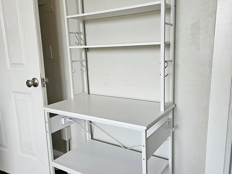 605 Round St — Photo 7