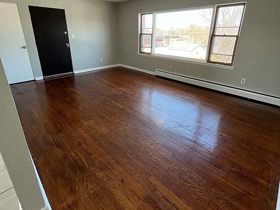 3rd image of 480 Hirsch Ave APT 3