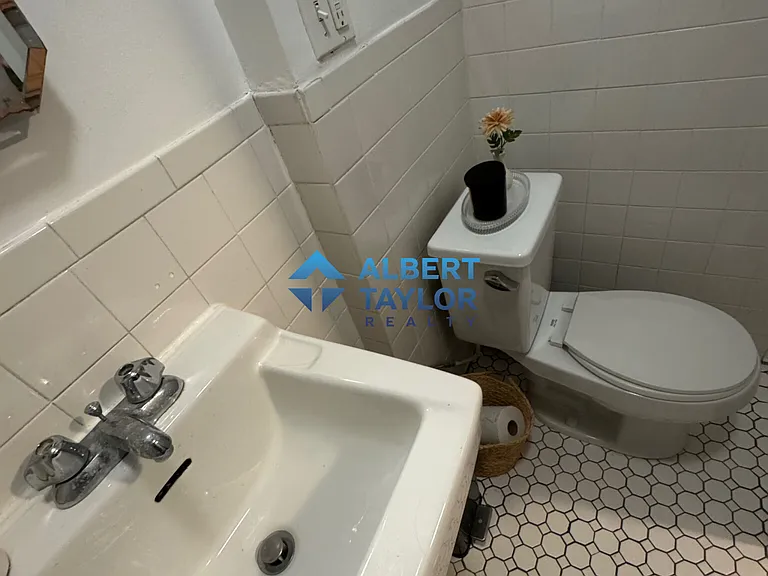 1942 Beacon St #1 — Photo 12