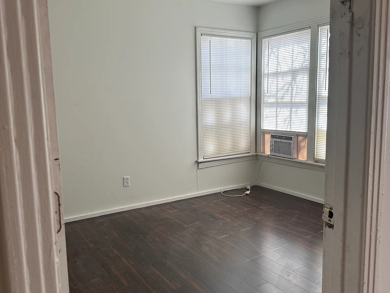 1102 Grape St — Photo 2
