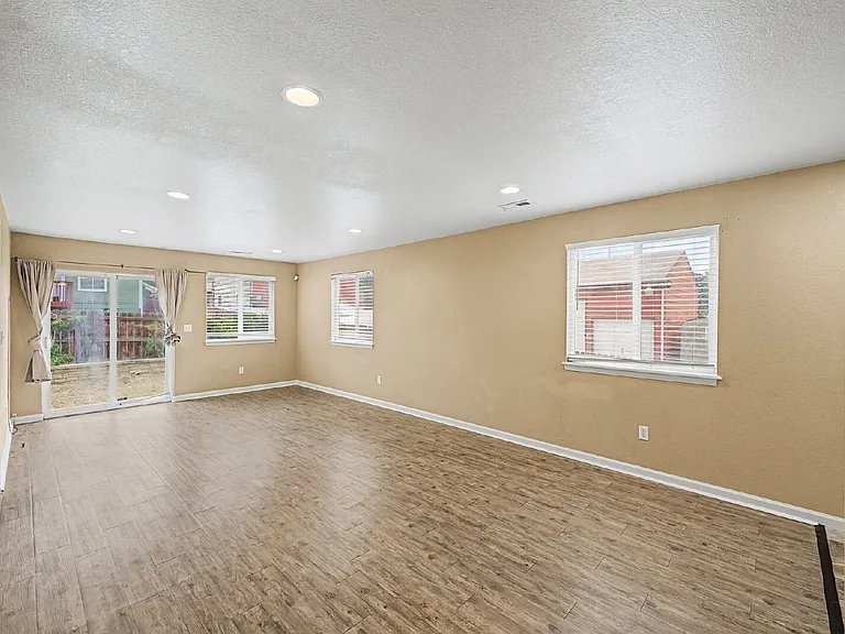 2073 W Hillside Ave — Photo 3