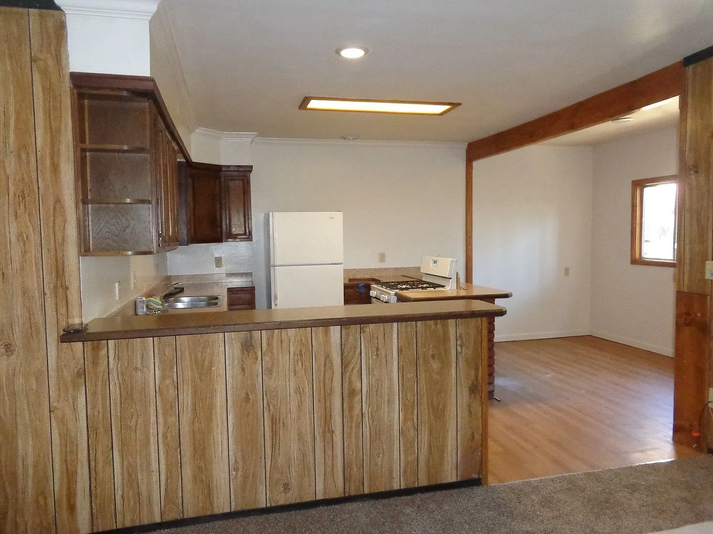 Three Bedroom Upper Crestline — Photo 4
