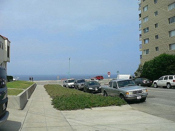 walk 1/2 block to ocean