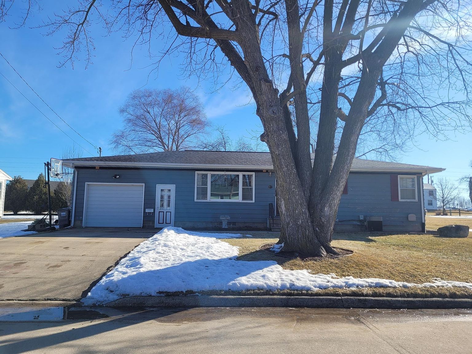 947 1st Ave SE, Oelwein, IA 50662 Zillow