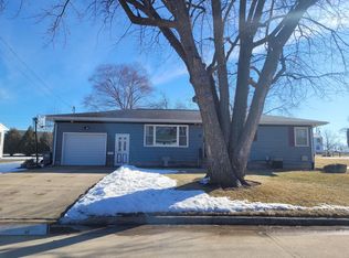 947 1st Ave SE, Oelwein, IA 50662
