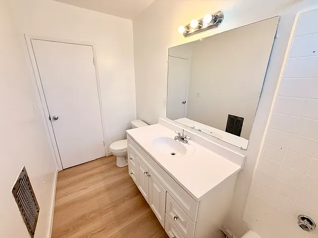 Lindley Garden Apartments — Photo 15