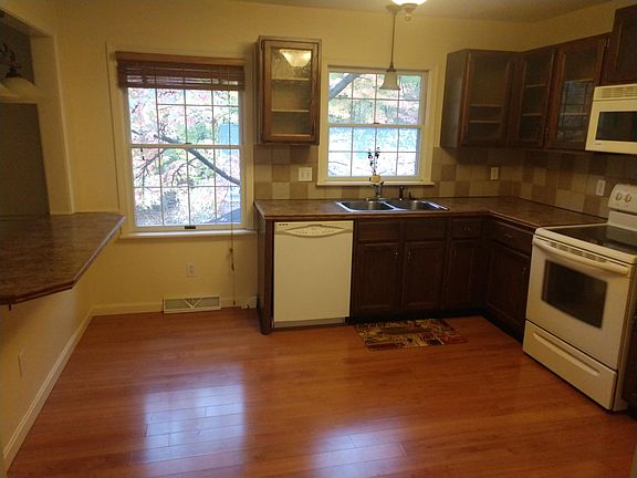 4th image of 270 Talsman Dr Unit 4