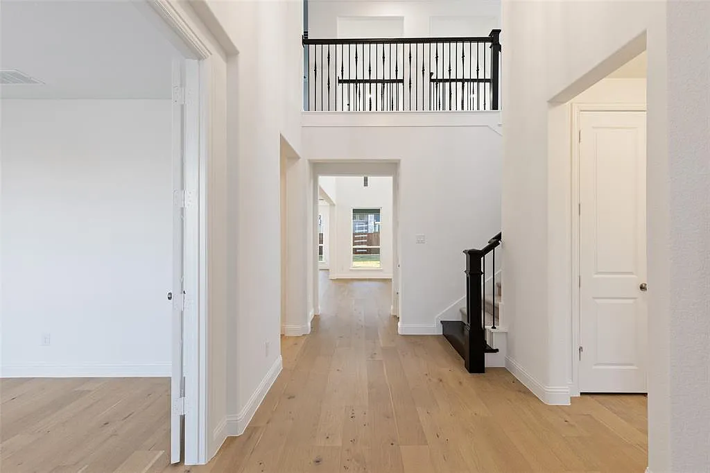 5 bed, 4.0 bath, 3253 sqft, $4,790 — Photo 3