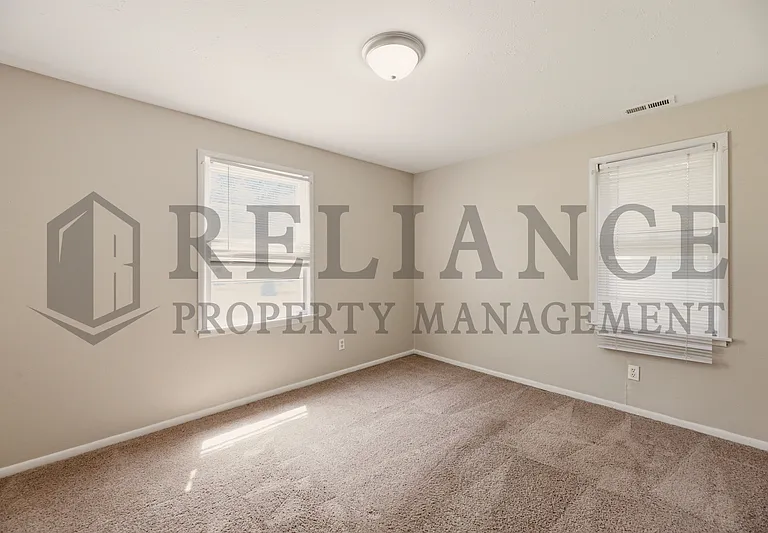 4421 S Oak Ave — Photo 12