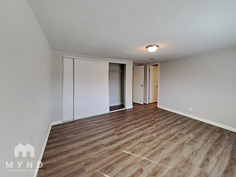 5025 Carmen Blvd — Photo 10