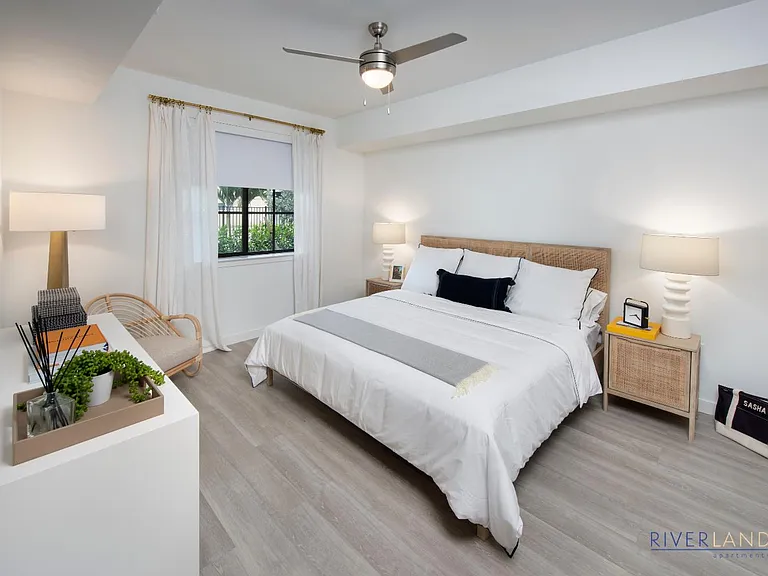 Riverland Apartments — Photo 9