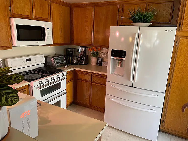 229 W Center St — Photo 4