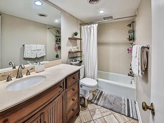 3rd image of 1205 Bristol Dr APT 14
