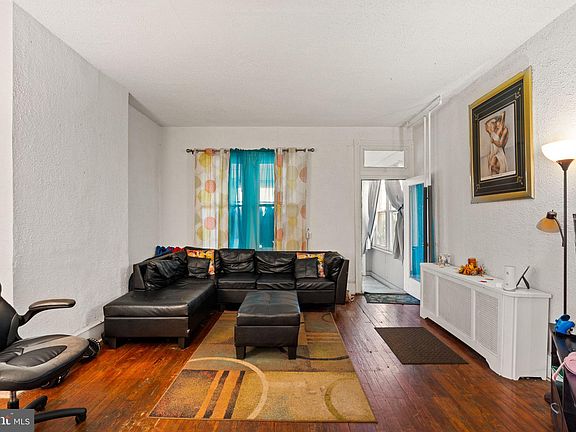 4th image of 233 W Roosevelt Blvd