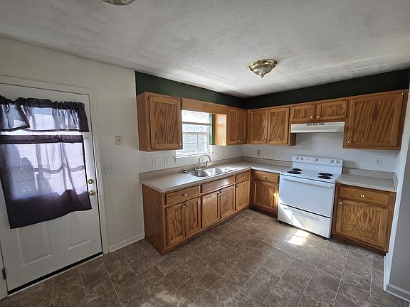 3rd image of 409 E Biggs Rd #B