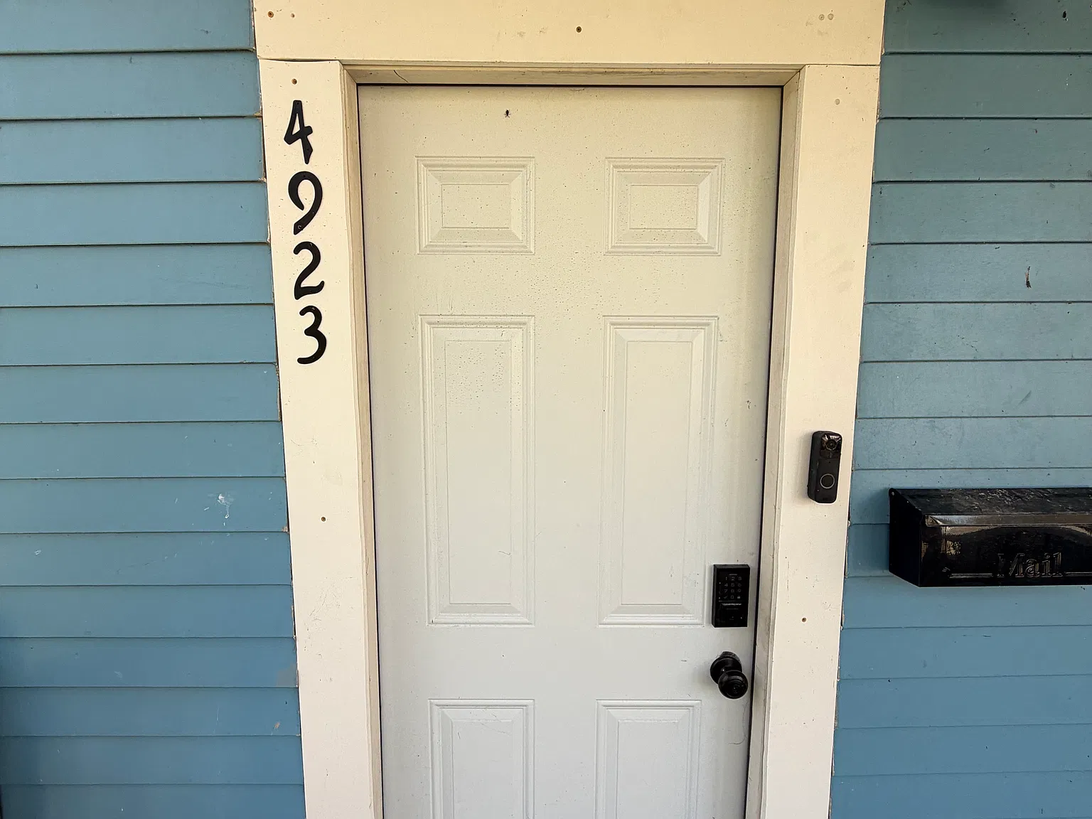 2 bed, 950 sqft, $1,450 — Photo 1