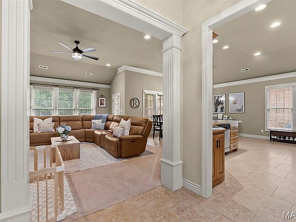 5th image of 2953 Beaver Creek Dr