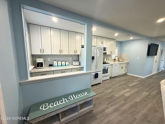 3rd image of 170 Cherry Quay Rd