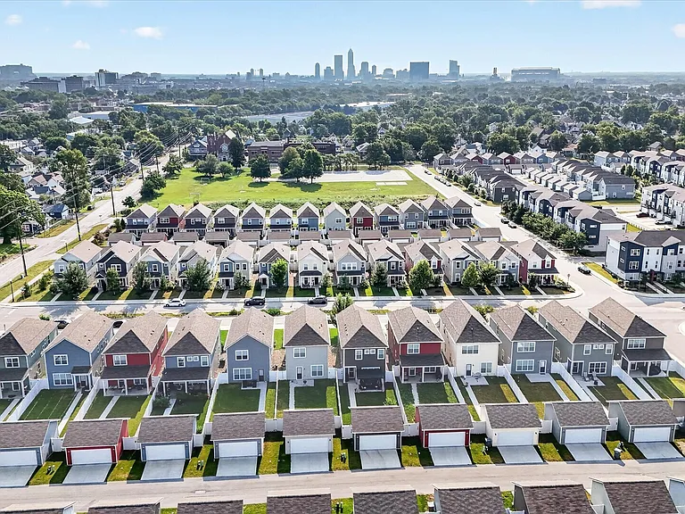 350 Steeples Blvd — Photo 39