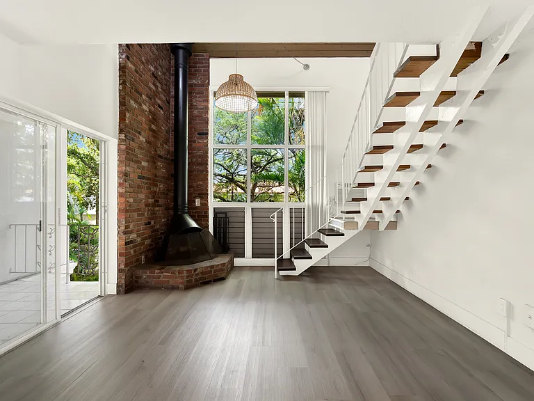 416 Santander Aveapt O — Photo 1