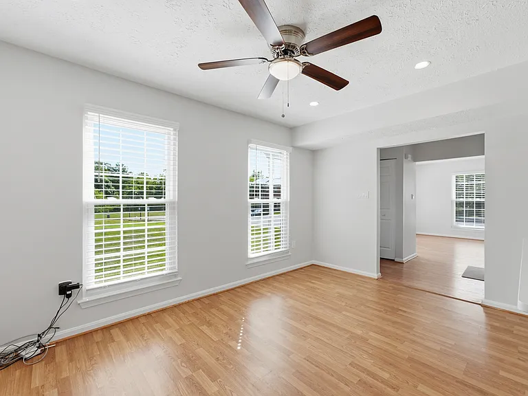 2401 W Rosecroft Village Cir — Photo 4